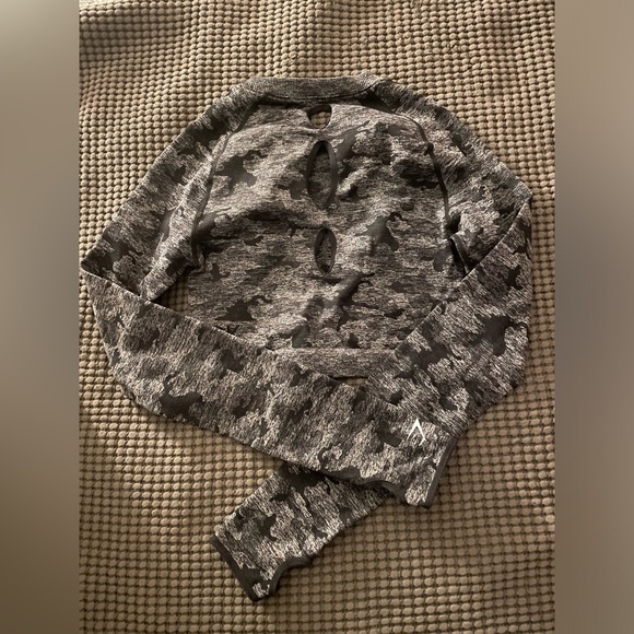 Gymshark Adapt Black Camo Top - Picture 5 of 7